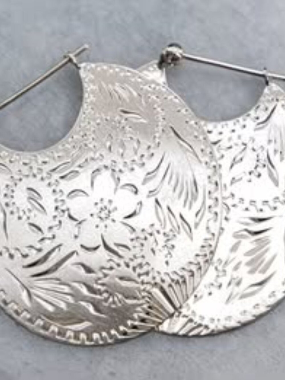 Zinc Alloy Classic Silvery carved flower motif, showcasing detailed craftsmanshi